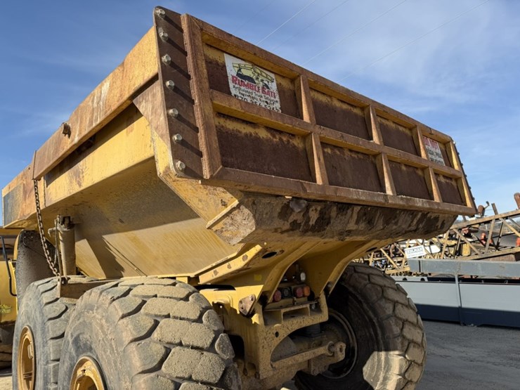 2010-caterpillar-740-image-32