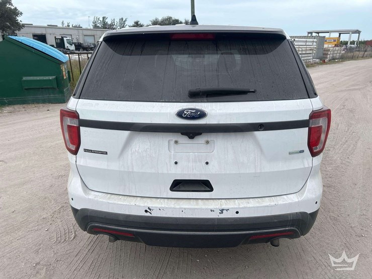 2016-ford-explorer-image-22