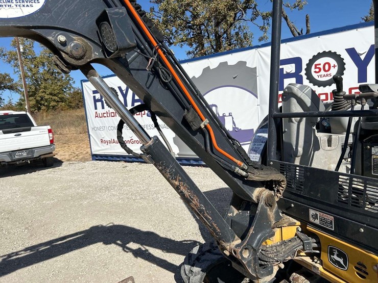 2017-deere-35g-image-21