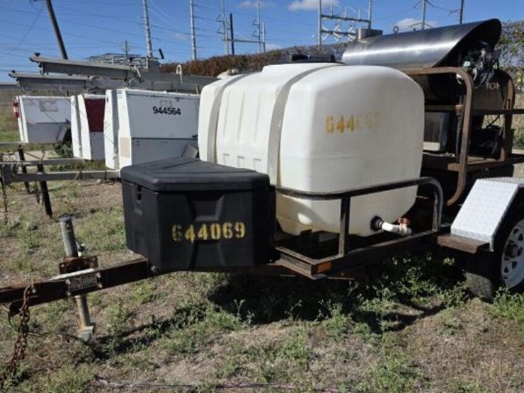 heated-pressure-washer-with-honda-engine-on-trailr-image-6