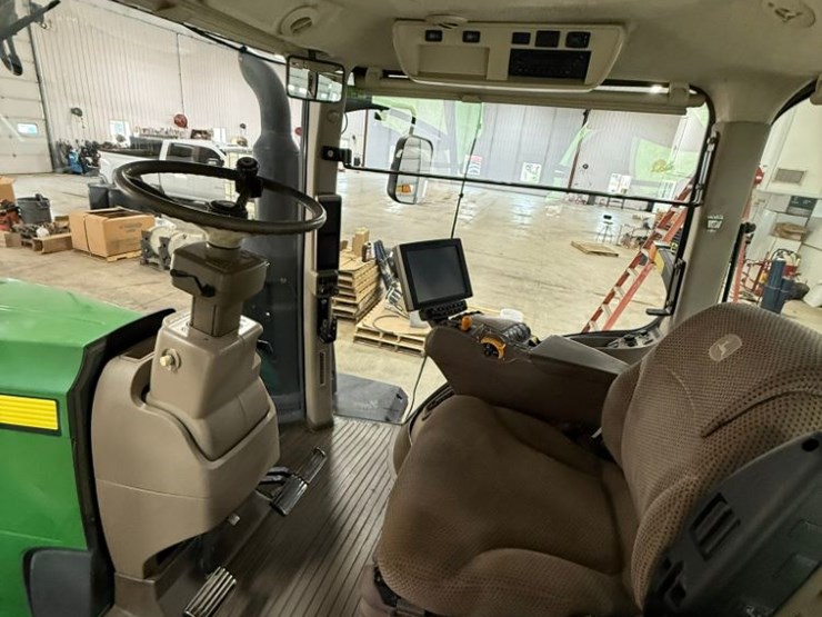 2016-john-deere-8245r-image-21