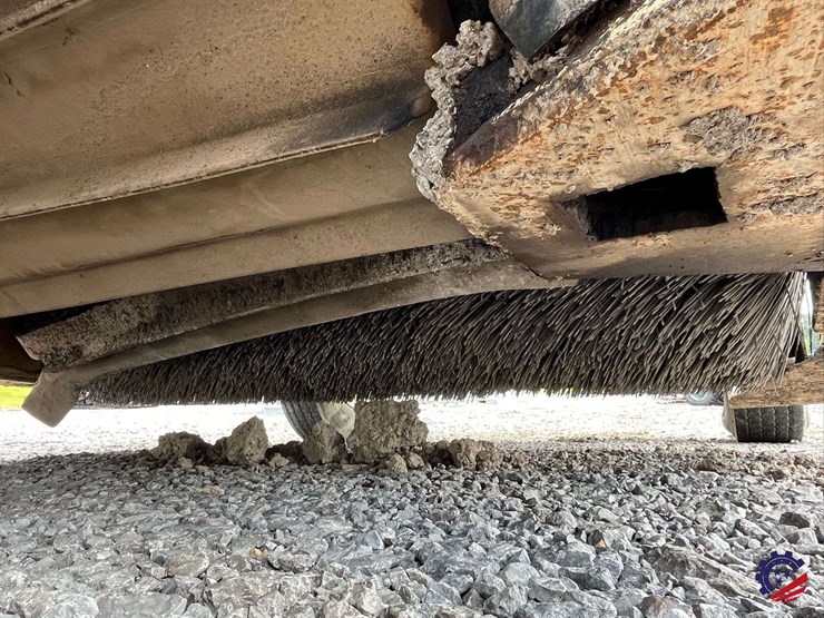 roadtec-cb100-sweeper-conveyor-image-25