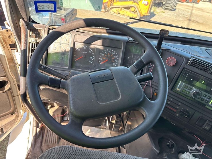 1998-volvo-vn-image-12