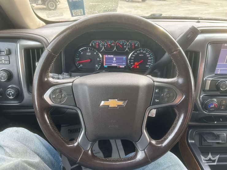 2014-chevrolet-silverado-4x4-crew-cab-pickup-truck-image-22