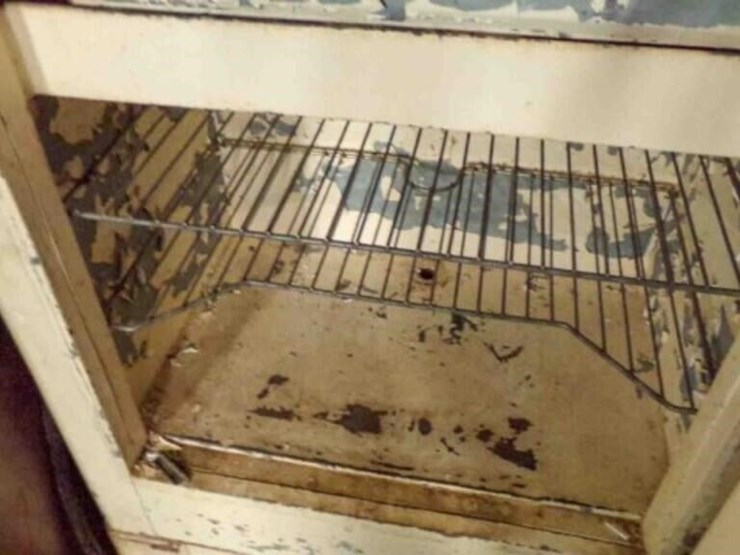 vintage-ice-box---no-brand-visible-image-1