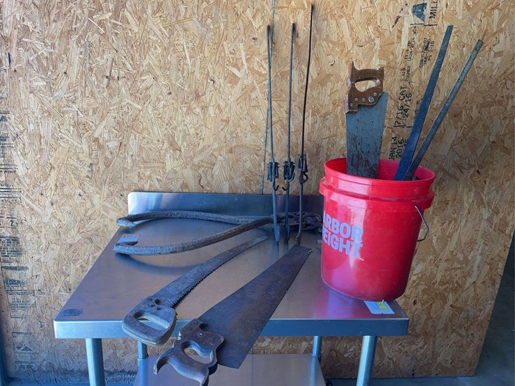 swiveling-log-lifting-tongs-&-image-1