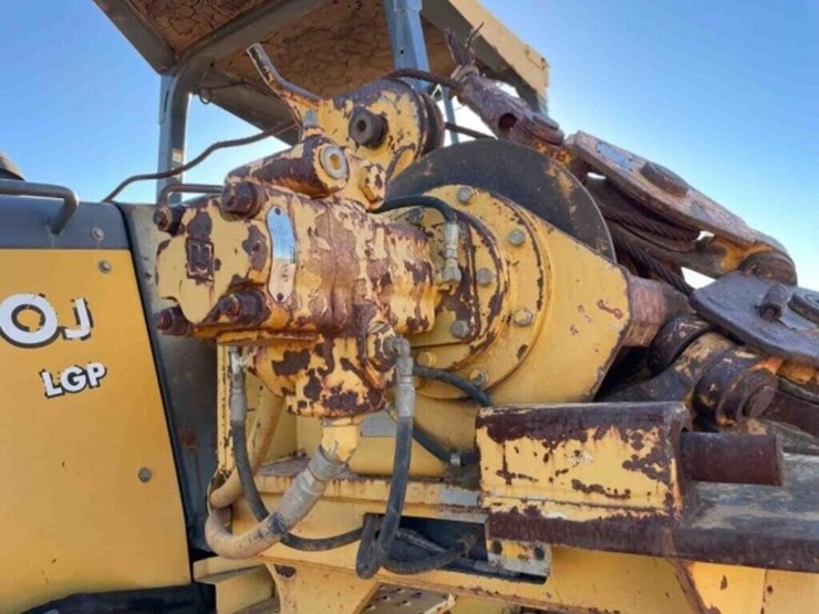 2008-deere-700j-image-16