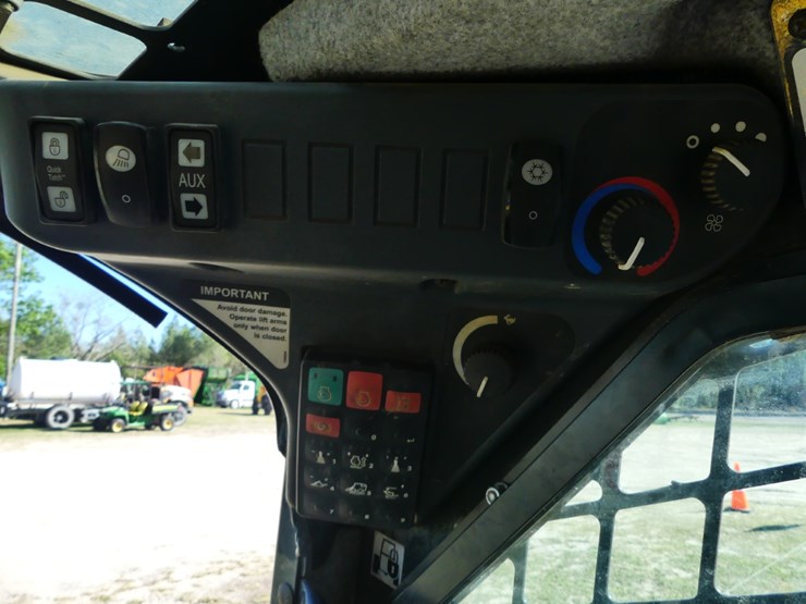 2021-deere-325g-image-15