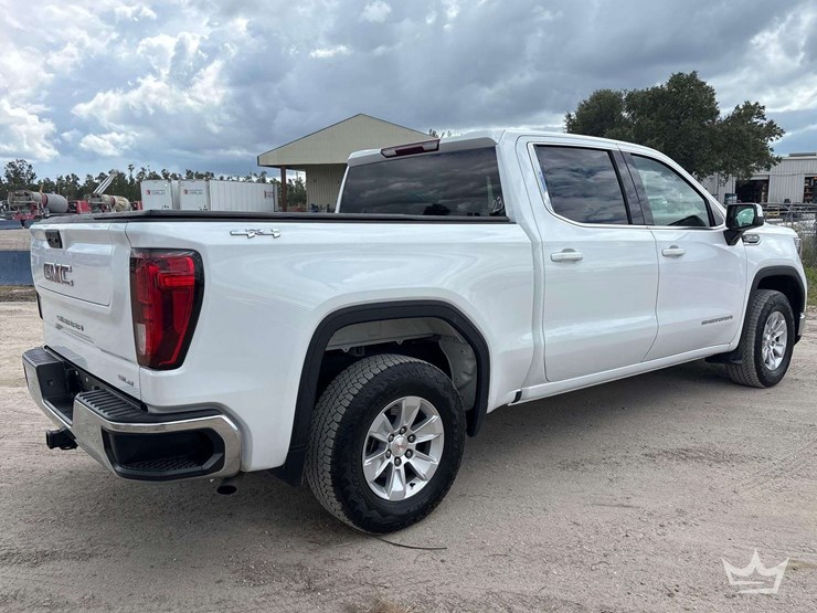 2023-gmc-sierra-1500-image-3