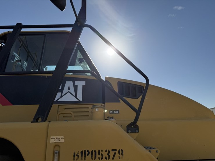 2010-caterpillar-740-image-58