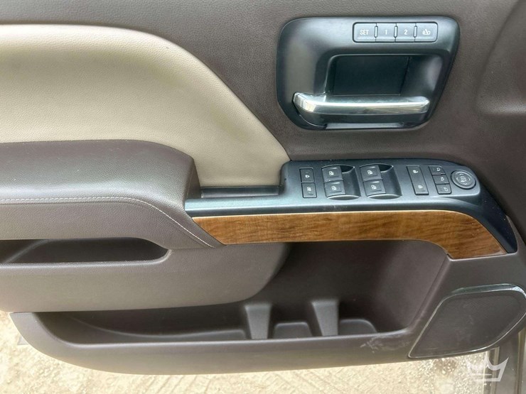 2014-chevrolet-silverado-4x4-crew-cab-pickup-truck-image-11