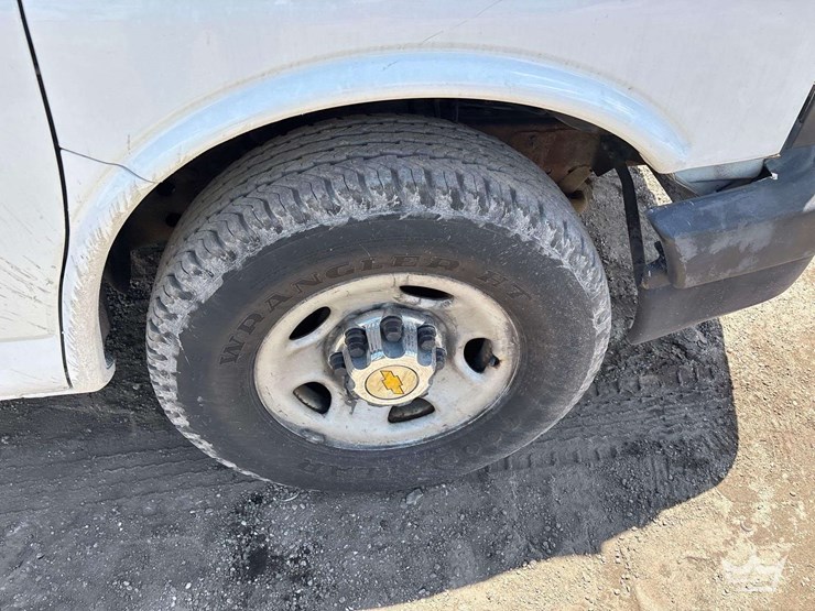 2006-chevrolet-express-3500-image-33