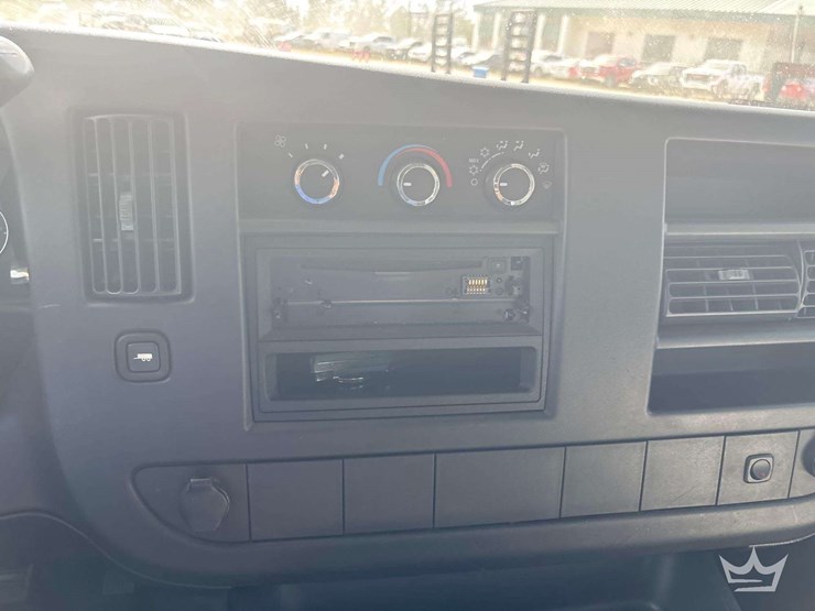 2008-chevrolet-express-box-truck-image-14