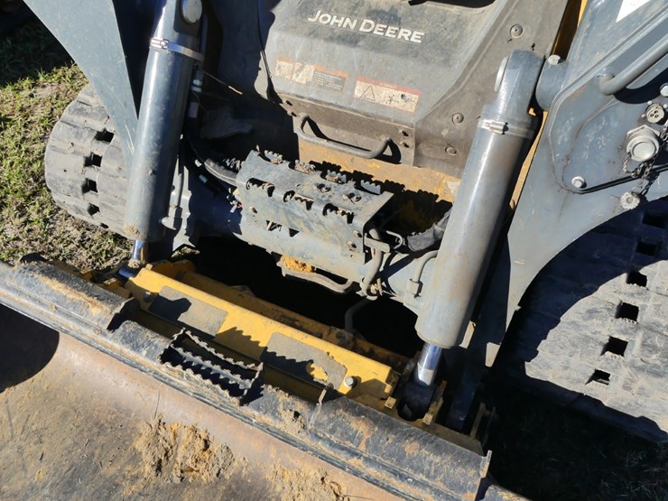 2024-deere-333d-image-10