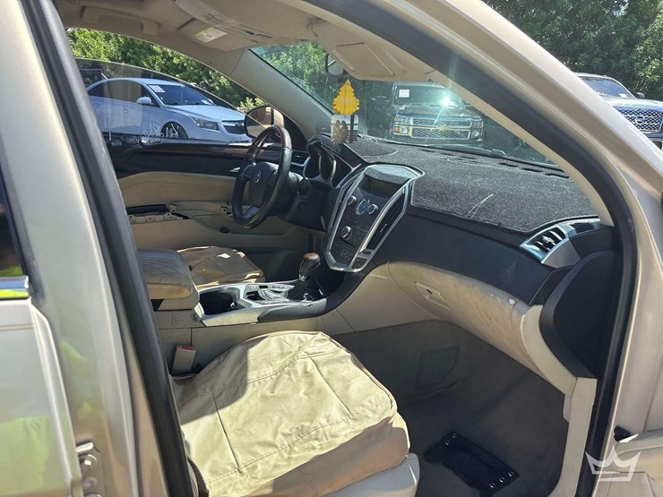 2010-cadillac-srx-image-24