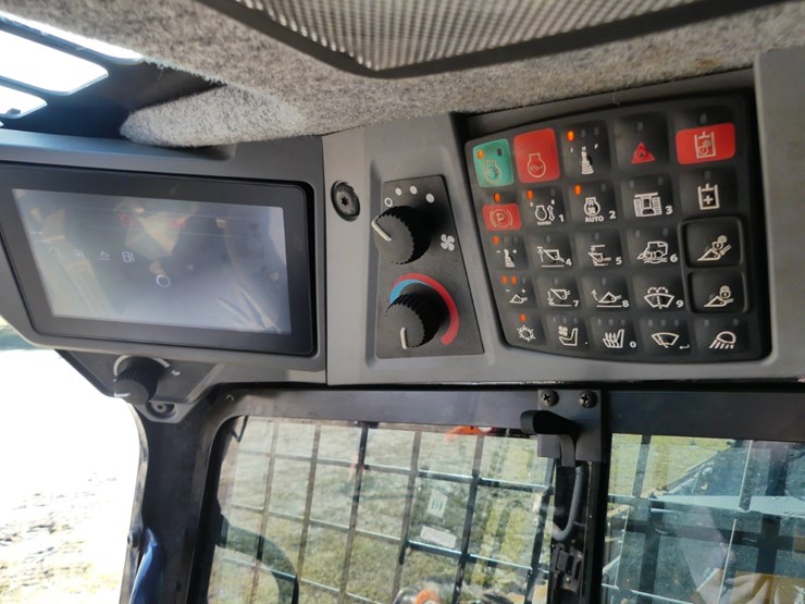 2024-deere-333d-image-15