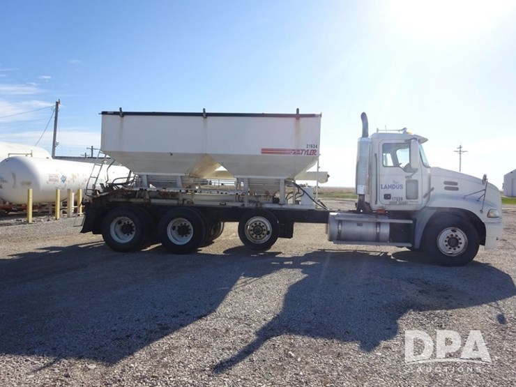 2004-mack-vision-dry-tender-truck-(pz14165,-unit-17539)-image-14