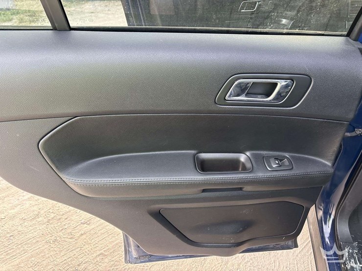 2018-ford-explorer-image-18