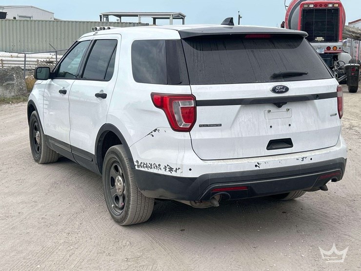 2016-ford-explorer-image-4