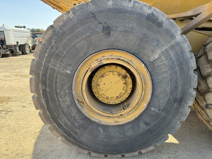 2010-caterpillar-740-image-88