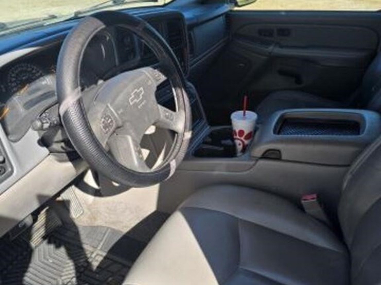 2004-chev-tahoe-1gnec13z74r243388-image-9