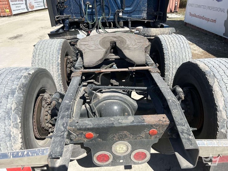 2017-freightliner-cascadia-125-image-18