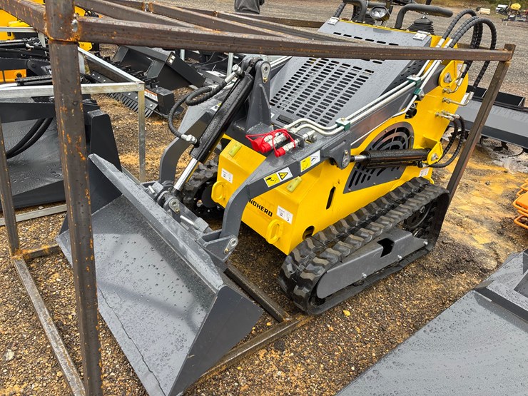 #94-•-land-hero-mini-skid-steer-image-5
