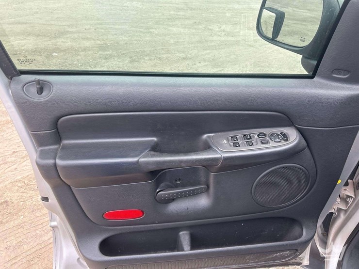 2004-dodge-ram-1500-image-9