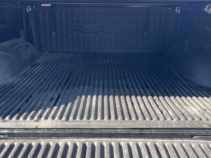 2019-ram-1500-big-horn-image-19