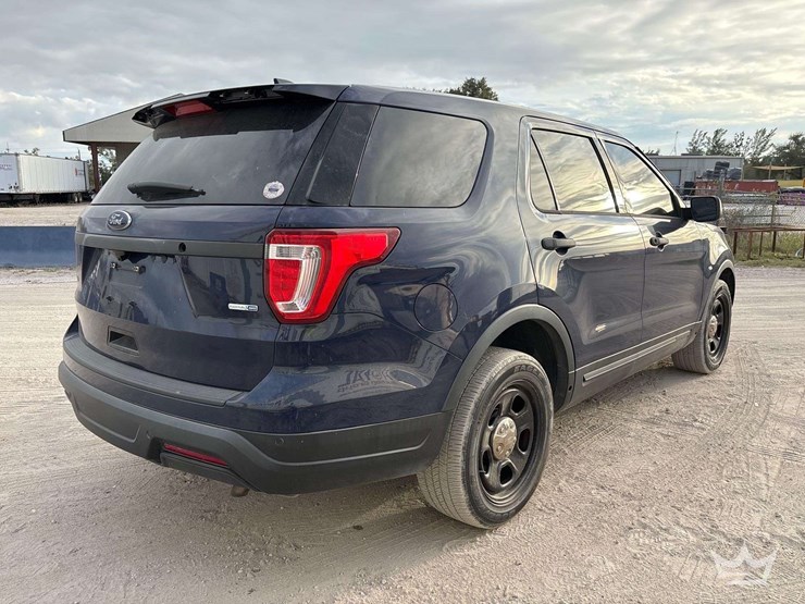 2018-ford-explorer-image-3