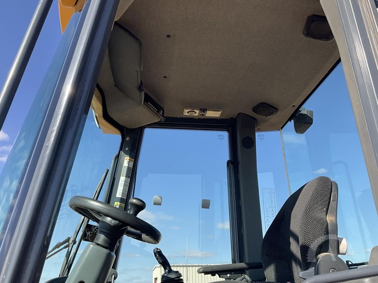 2015-deere-324k-image-25