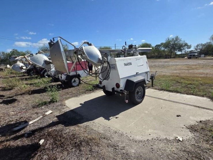 industrial-allmand-mobile-light-tower/-works-image-3