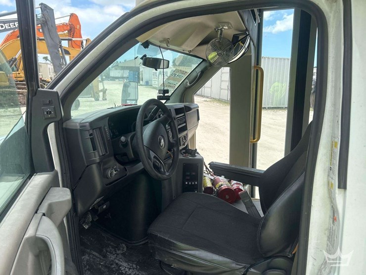 2015-chevrolet-express-4500-image-7