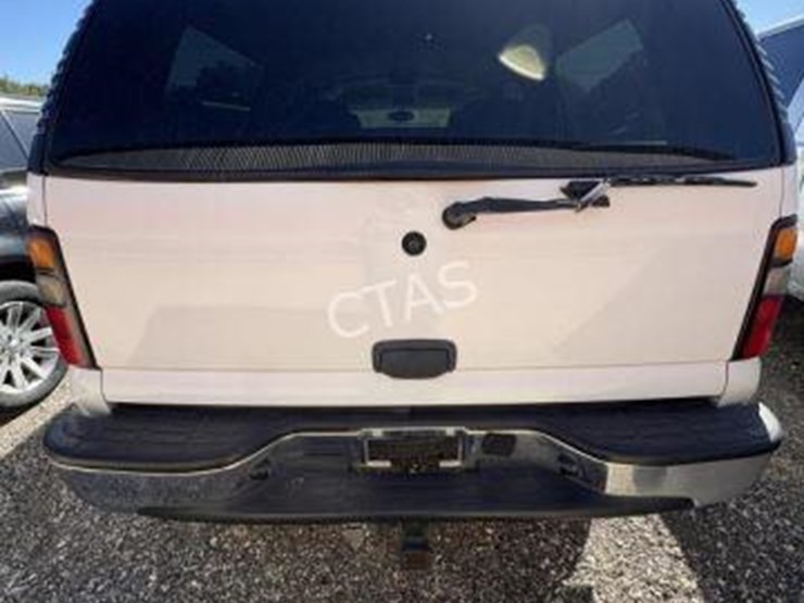 2005-chevrolet-tahoe-image-14