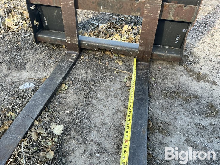 skid-steer-pallet-forks-image-14