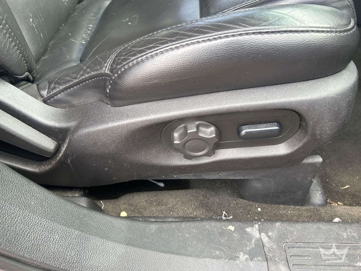 2015-ford-explorer-image-16