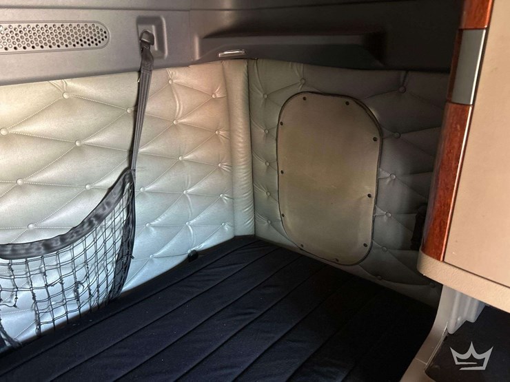 2017-freightliner-cascadia-125-image-39