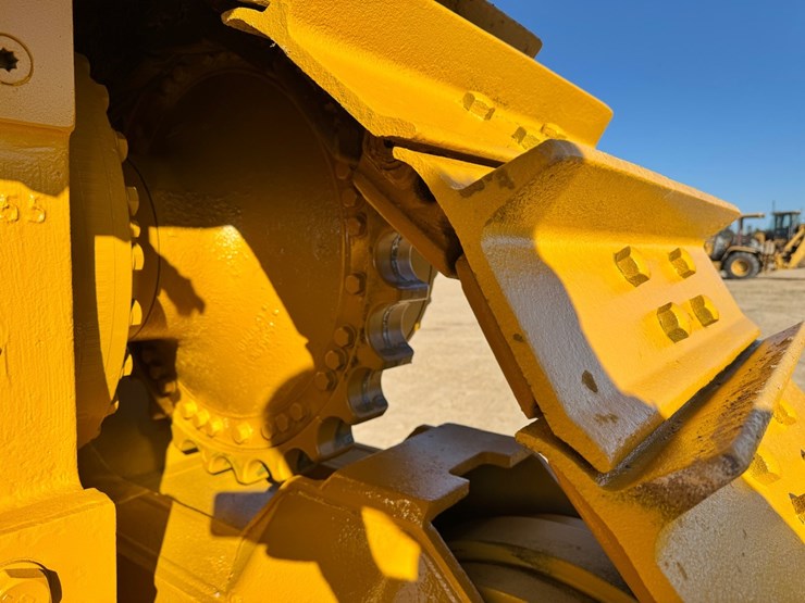 2019-caterpillar-d8t-image-18