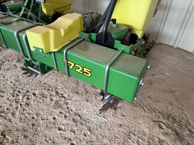 2021-john-deere-1725-image-27