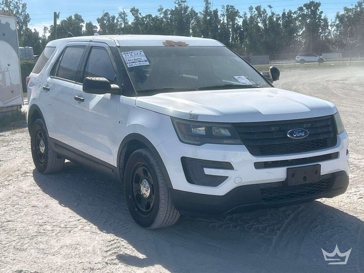 2016-ford-explorer-image-2