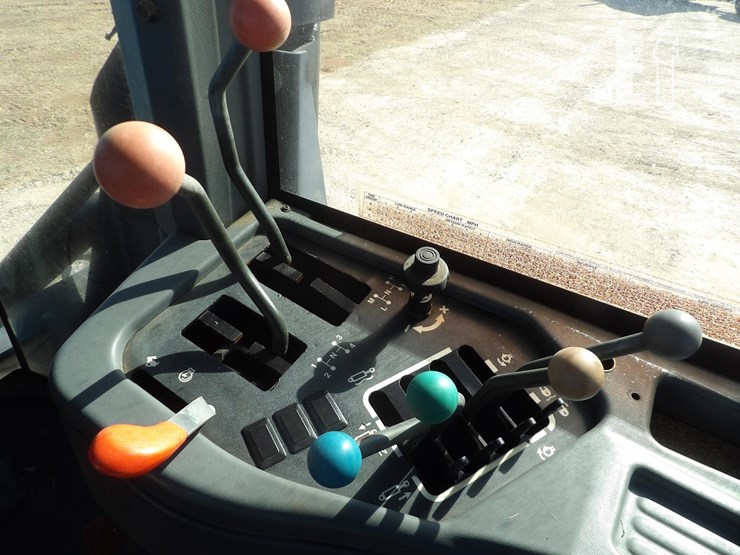 new-holland-9282-image-31