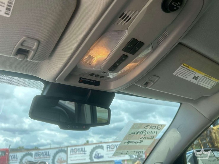 2013-chevrolet-equinox-image-17