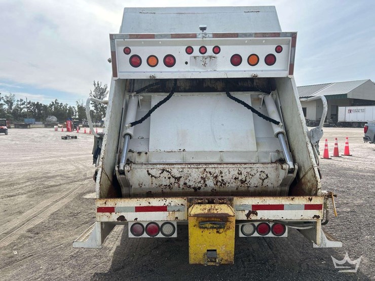 2013-ford-f750-image-23