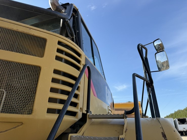 2010-caterpillar-740-image-55