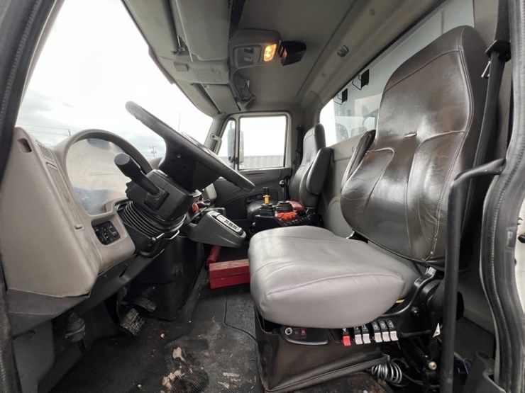 2013-international-7500-s/a-dump-truck-image-21