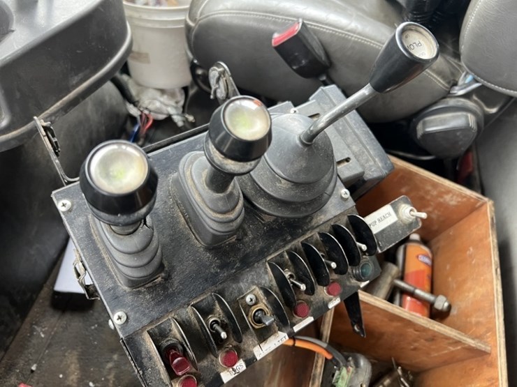 2009-international-7600-image-33