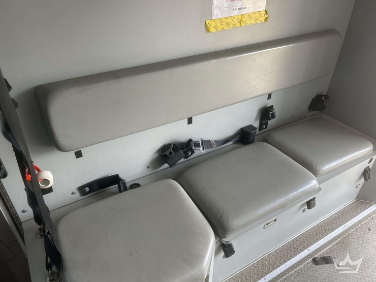 2005-freightliner-m2-106-image-55