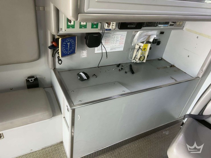 2003-freightliner-fl60-image-35