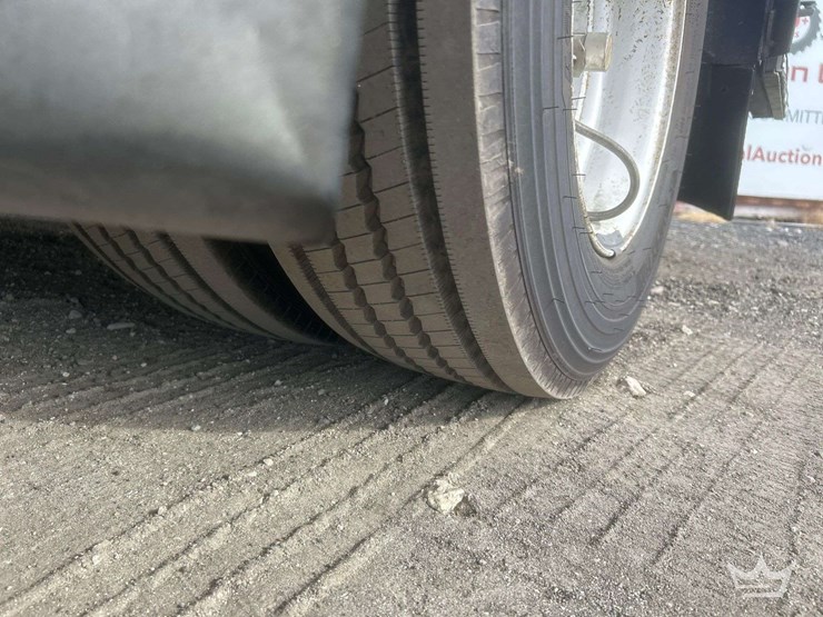 2003-freightliner-fl60-image-67