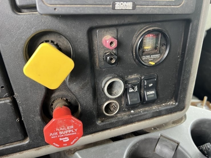 2009-international-7600-image-31